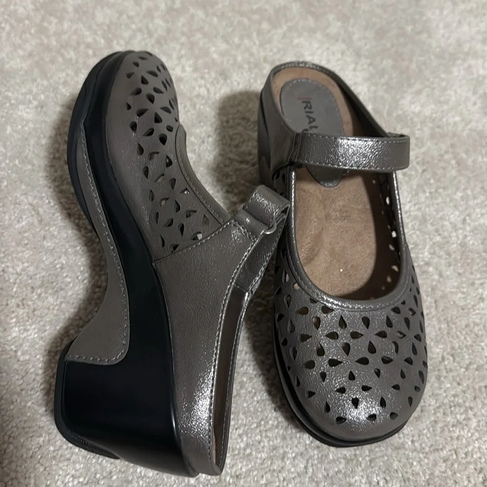 Rialto Gray clogs sz 6.5 - Picture 3 of 7